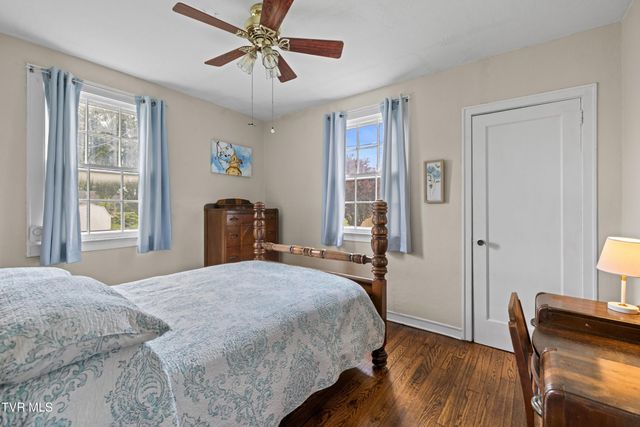 1359 East Center Street, Kingsport, TN 37664