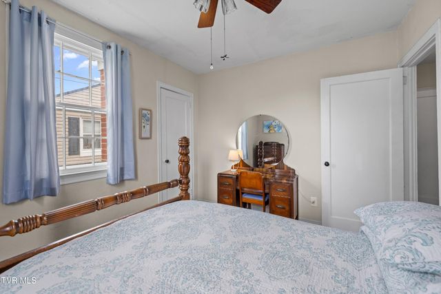 1359 East Center Street, Kingsport, TN 37664