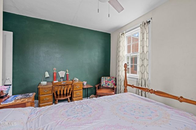 1359 East Center Street, Kingsport, TN 37664