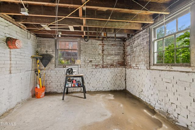 1359 East Center Street, Kingsport, TN 37664