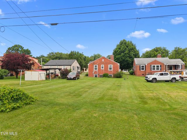 1359 East Center Street, Kingsport, TN 37664
