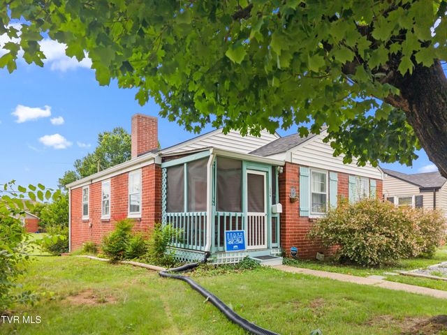 1359 East Center Street, Kingsport, TN 37664