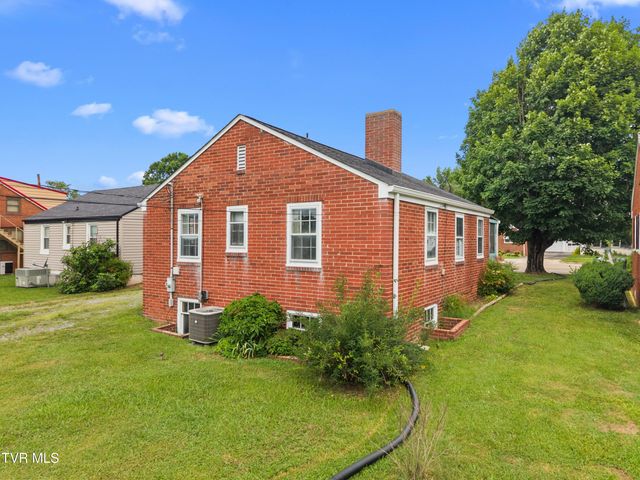 1359 East Center Street, Kingsport, TN 37664