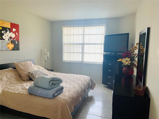 1985 S Ocean Dr MZM, Hallandale Beach, FL 33009