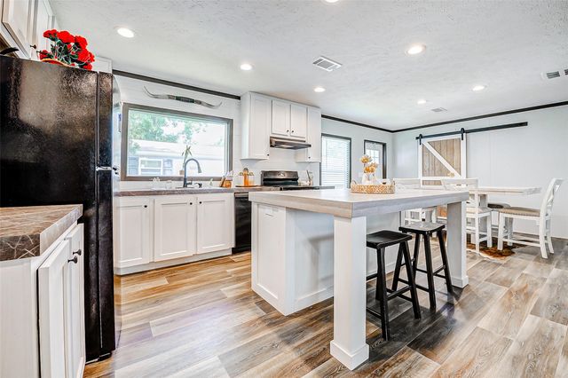 8903 C E King Parkway Trl 196, Houston, TX 77044