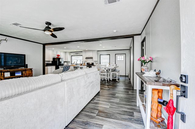 8903 C E King Parkway Trl 196, Houston, TX 77044