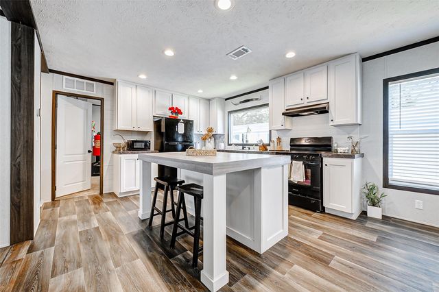 8903 C E King Parkway Trl 196, Houston, TX 77044