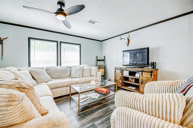 8903 C E King Parkway Trl 196, Houston, TX 77044