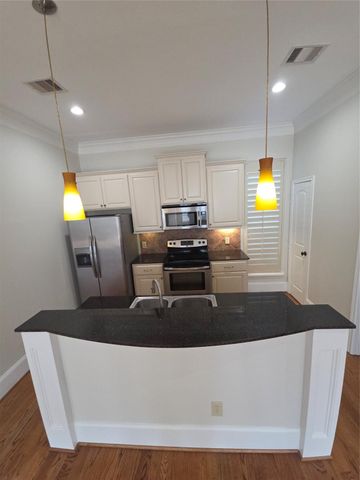 3117 Fairdale Oaks E A, Houston, TX 77057