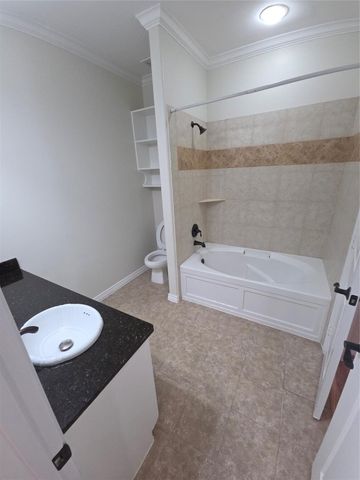 3117 Fairdale Oaks E A, Houston, TX 77057