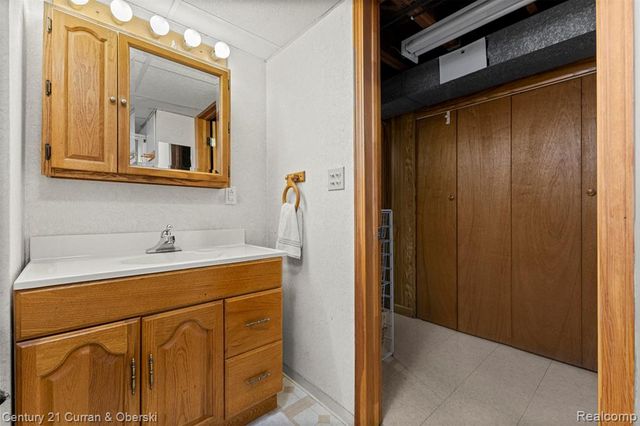 3835 Grange Road, Trenton, MI 48183