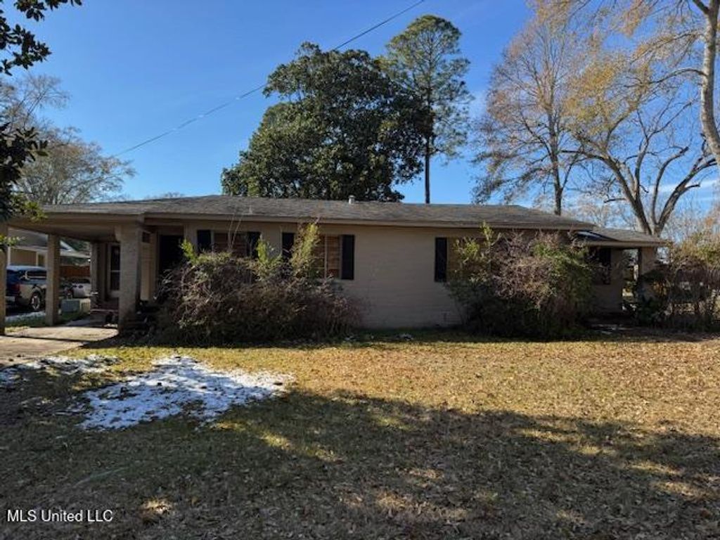 317 N Main Street, Poplarville, MS 39470