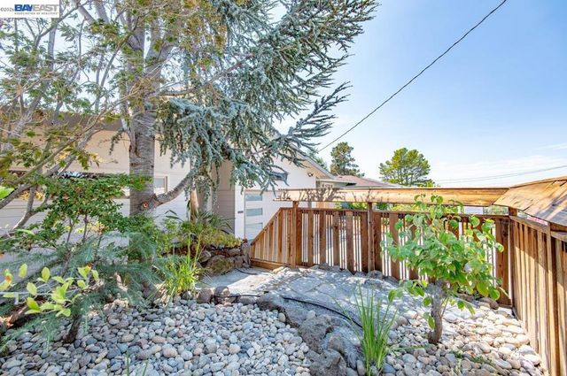 5223 Crane Ave, Castro Valley, CA 94546