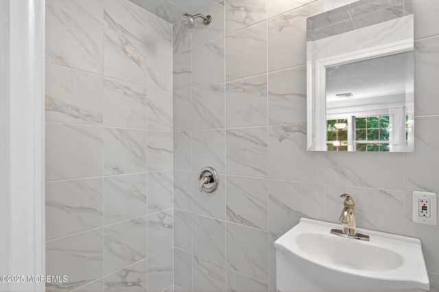 7 Sunset Avenue, Matawan, NJ 07747