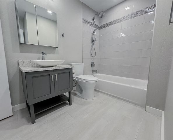 3038 RINGWOOD MEADOW 20, Sarasota, FL 34235