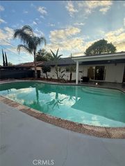 8800 Comanche, Winnetka (los Angeles), CA 91306