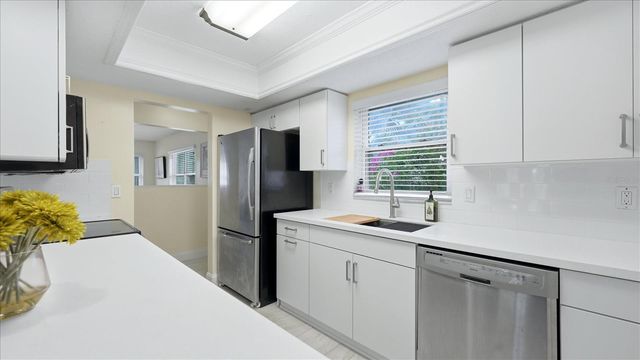 6233 ROCKEFELLER AVENUE, Sarasota, FL 34231