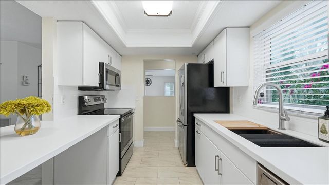 6233 ROCKEFELLER AVENUE, Sarasota, FL 34231