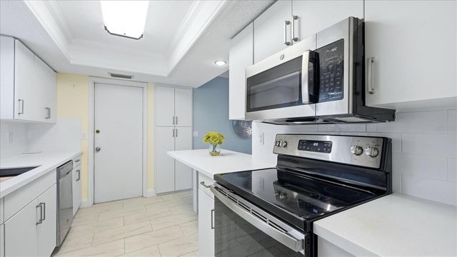 6233 ROCKEFELLER AVENUE, Sarasota, FL 34231