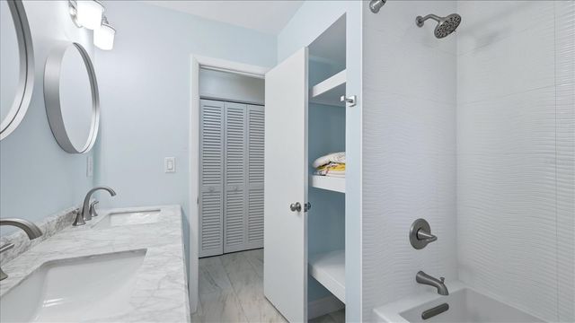 6233 ROCKEFELLER AVENUE, Sarasota, FL 34231