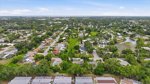 6233 ROCKEFELLER AVENUE, Sarasota, FL 34231