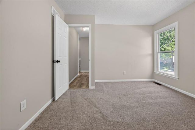 15621 W 125th Terrace, Olathe, KS 66062