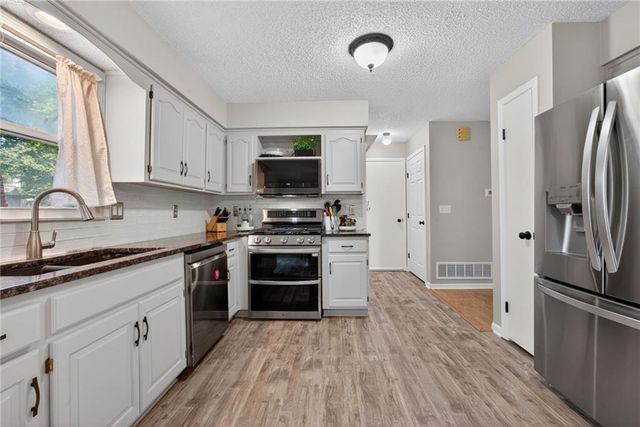 15621 W 125th Terrace, Olathe, KS 66062