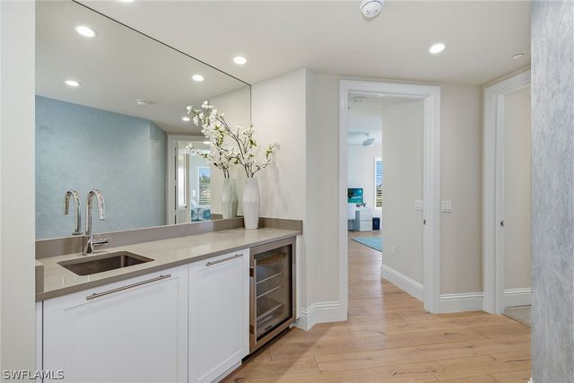 13665 Vanderbilt DR 404, Naples, FL 34110