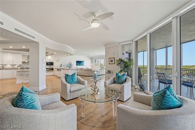 13665 Vanderbilt DR 404, Naples, FL 34110