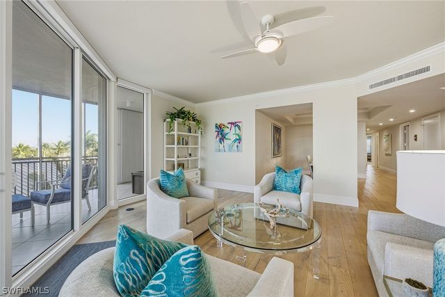 13665 Vanderbilt DR 404, Naples, FL 34110