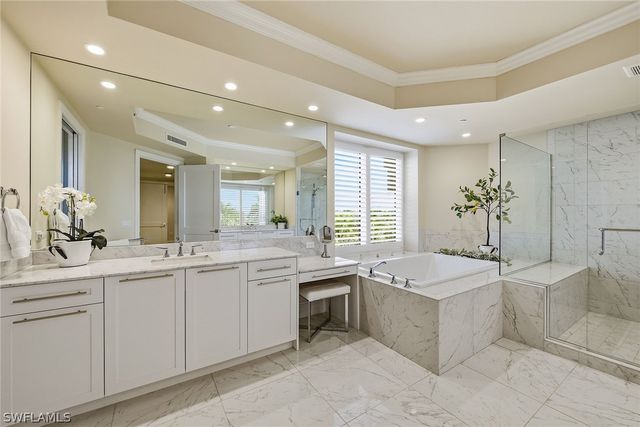 13665 Vanderbilt DR 404, Naples, FL 34110