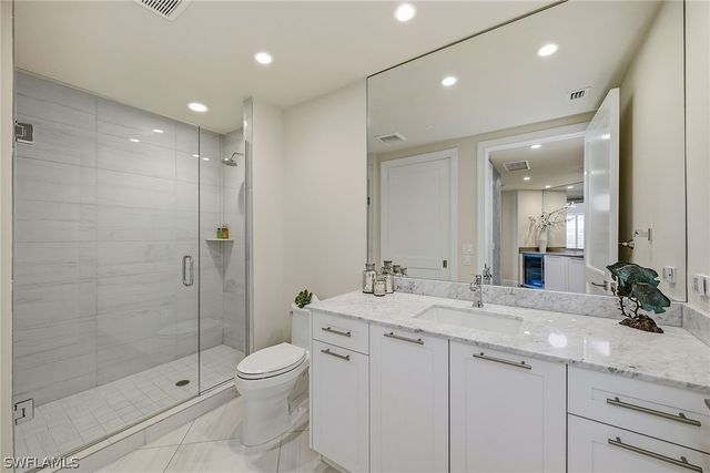 13665 Vanderbilt DR 404, Naples, FL 34110