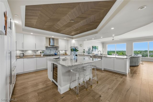 13665 Vanderbilt DR 404, Naples, FL 34110