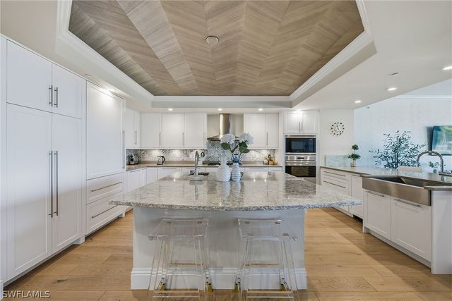 13665 Vanderbilt DR 404, Naples, FL 34110