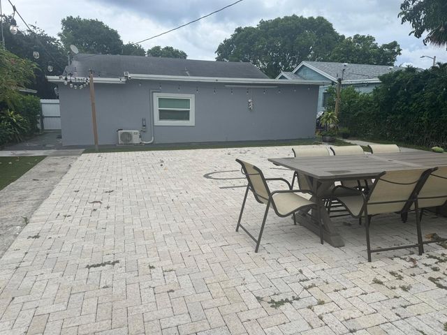 905 S L Street, Lake Worth Beach, FL 33460