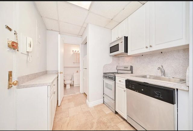 331 W 43rd Street 5A1, New York City, NY 10036