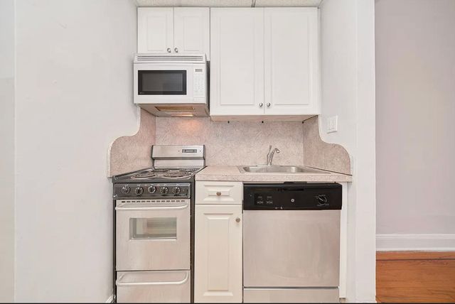 331 W 43rd Street 5A1, New York City, NY 10036