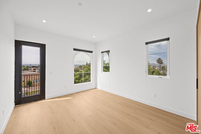 2324 S Dunsmuir Avenue 2, Los Angeles, CA 90016