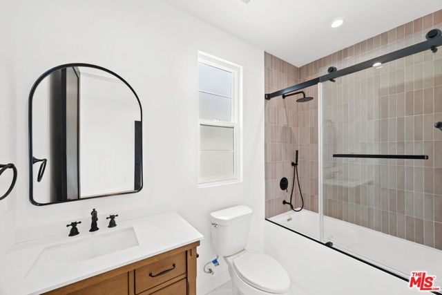 2324 S Dunsmuir Avenue 2, Los Angeles, CA 90016