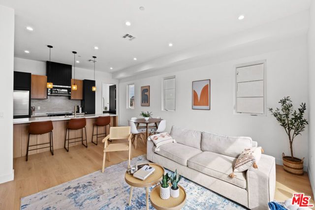 2324 S Dunsmuir Avenue 2, Los Angeles, CA 90016