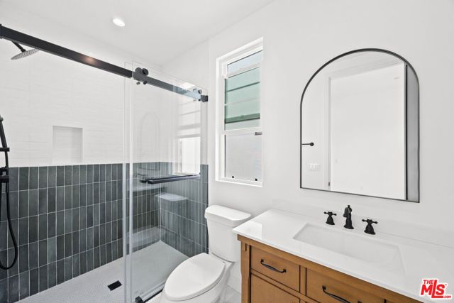 2324 S Dunsmuir Avenue 2, Los Angeles, CA 90016