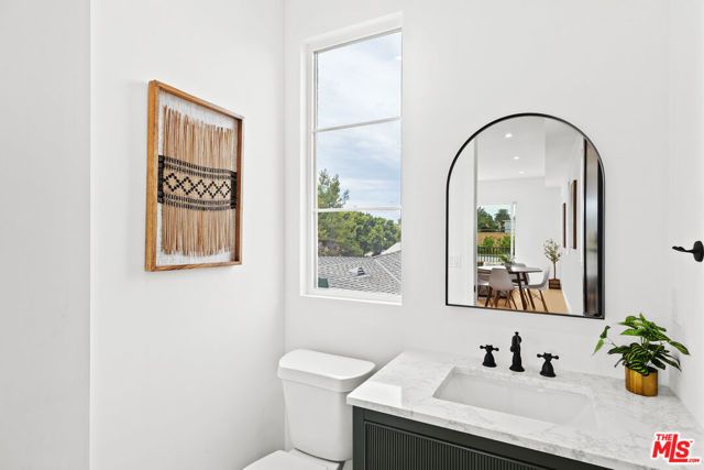 2324 S Dunsmuir Avenue 2, Los Angeles, CA 90016