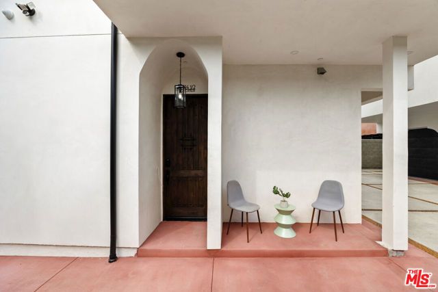 2324 S Dunsmuir Avenue 2, Los Angeles, CA 90016