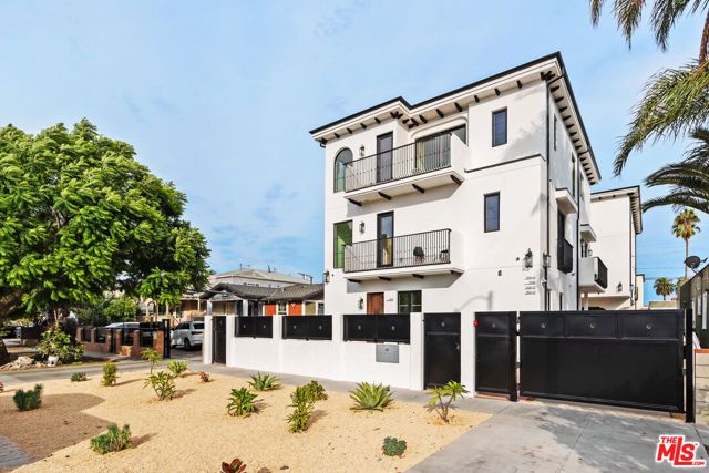 2324 S Dunsmuir Avenue 2, Los Angeles, CA 90016