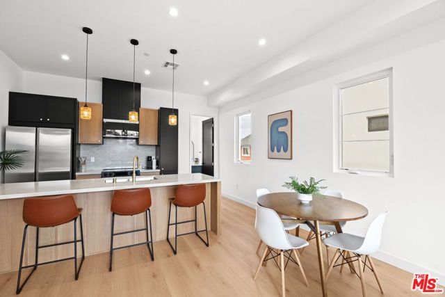 2324 S Dunsmuir Avenue 2, Los Angeles, CA 90016