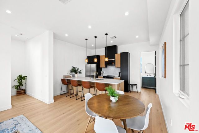 2324 S Dunsmuir Avenue 2, Los Angeles, CA 90016