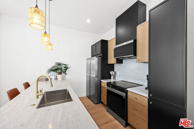 2324 S Dunsmuir Avenue 2, Los Angeles, CA 90016