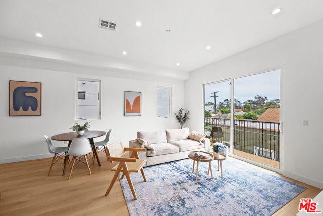 2324 S Dunsmuir Avenue 2, Los Angeles, CA 90016