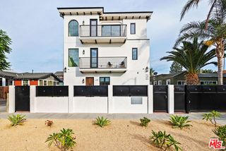 2324 S Dunsmuir Avenue 2, Los Angeles, CA 90016