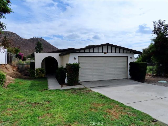 6149 La Sierra Avenue, Riverside, CA 92505